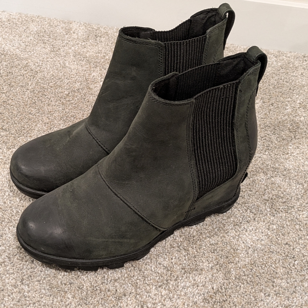 Sorel Black / Dark Green Ankle Booties